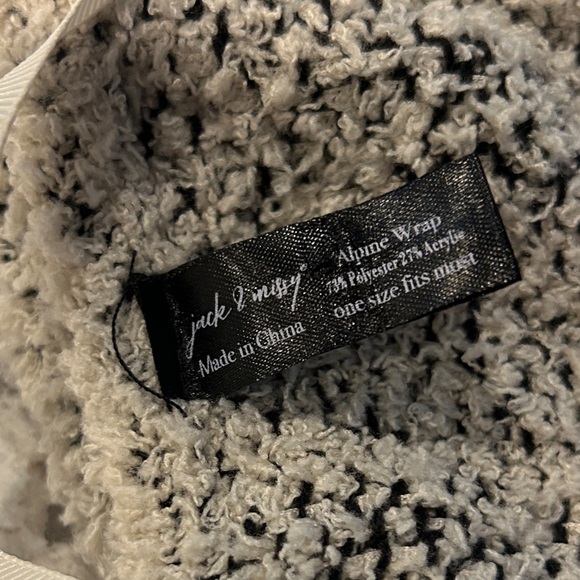 Jack and Missy shaw wrap one size Black and cream - Picture 6 of 7